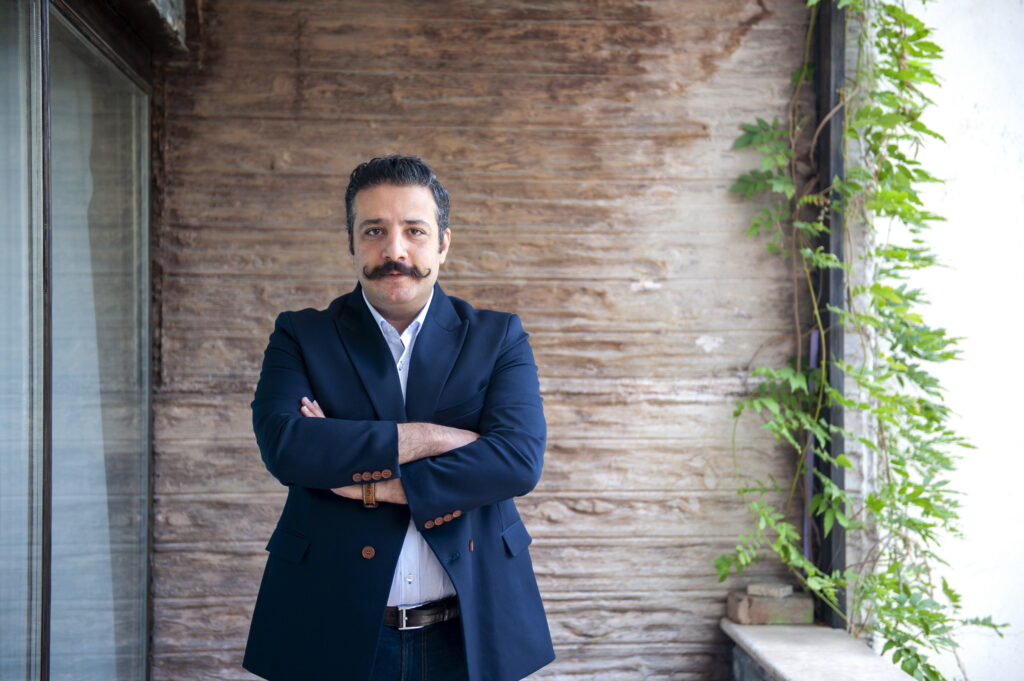گفت‌و‌گو با میثم رجبی، مدیرعامل رادین؛ او معتقد است رگولاتور به جای اینکه به رشد اکوسیستم نوآوری کند، به دنبال ایجاد پارکی با گونه‌های محدود است و این بزرگ‌ترین پسرفت اکوسیستم را رقم می‌زند / تهی شدن کشور از ذخیره انسانی