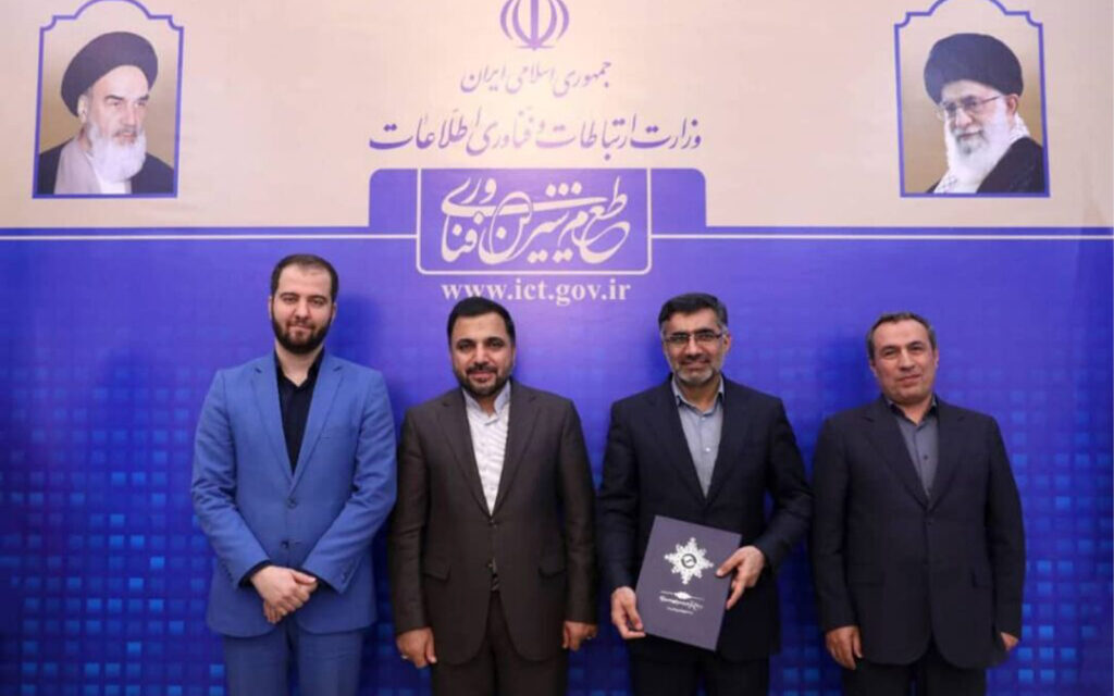 پروانه یکپارچه شبکه و خدمات ارتباطی (UNSP) توسط وزارت ارتباطات به ایرانسل داده شد