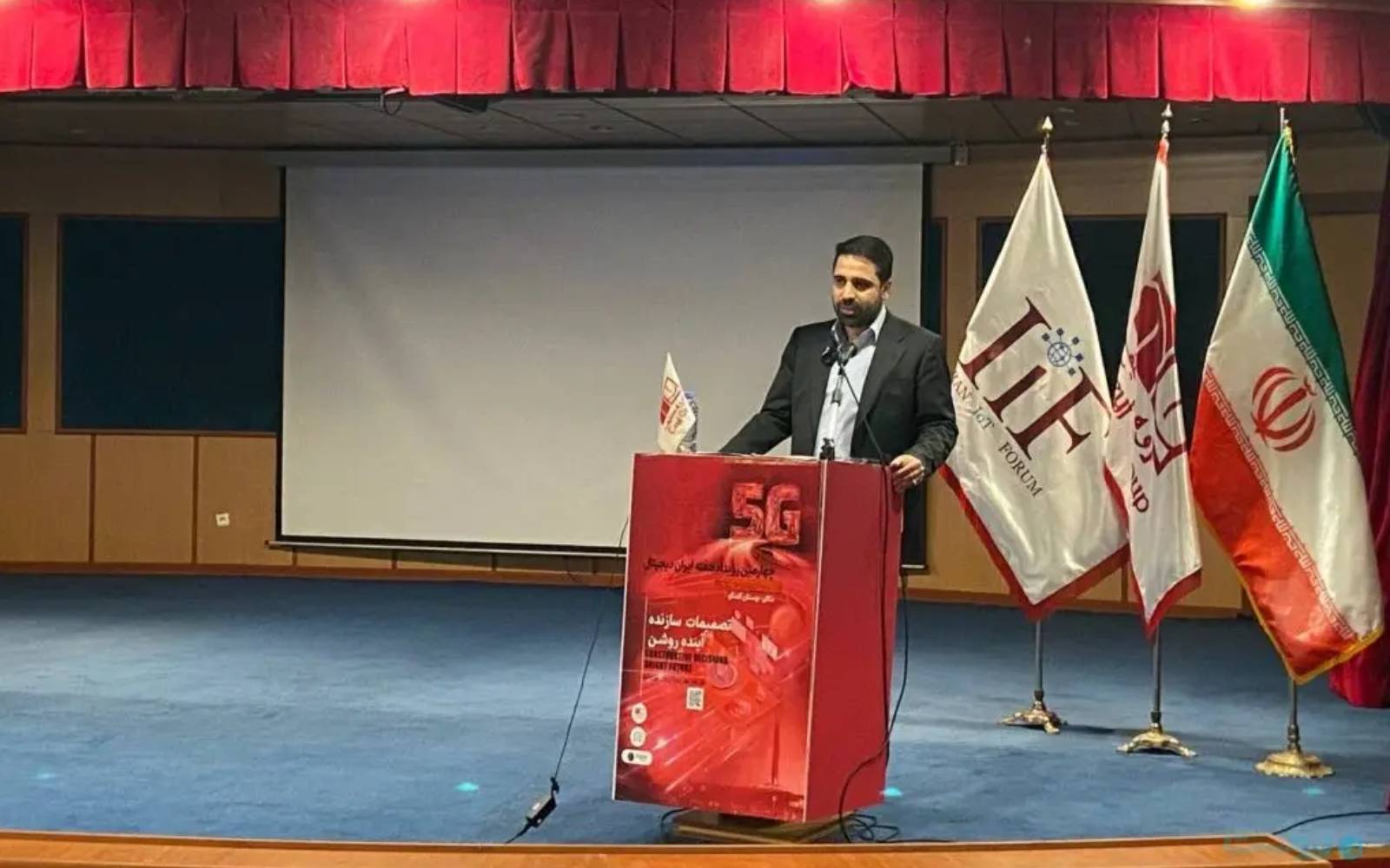 رئیس و دبیرشورای عالی فضای مجازی در رویداد ملی هفته ایران دیجیتال مطرح کرد / مشکلات متعدد حوزه فناوری اطلاعات و ارتباطات، نشان از ضعف این سیستم دارد
